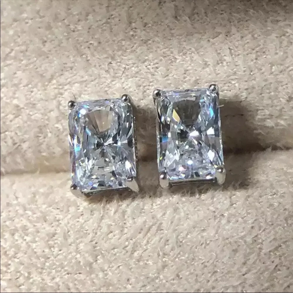 New Women’s 925 Silver Diamond Stud Earrings - Picture 3 of 7
